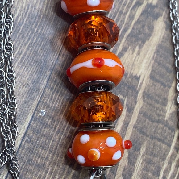 Gorgeous orange color artisan glass beaded clip holder silver tone long necklace - Picture 2 of 3